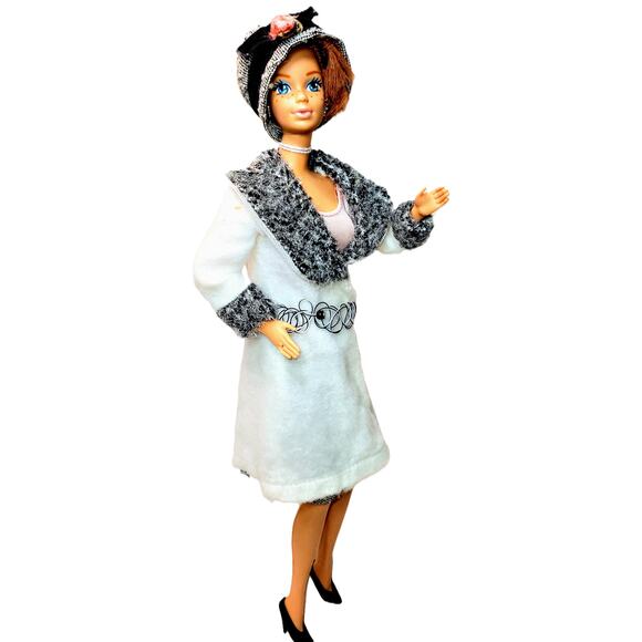 Beautiful Ginger Midge with a Sophisticated Haircut & Designer Suit - Picture 2 of 13